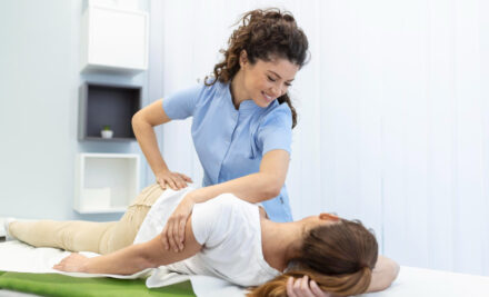 Physiotherapy at Home vs. Clinic Visits: A Comprehensive Comparison for Dubai Residents
